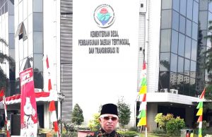 Roni, Satu-satunya Sekdes di Sulut Yang Dapat Penghargaan Dari Kemendes.