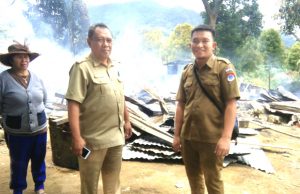 Kadis Sosial Tinjau Langsung Korban Kebakaran di Bongkudai Baru.
