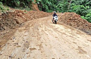 Sempat Tertutup Longsor, Kini Ruas Jalan Modayag – Molobog Sudah Bisa Dilewati.