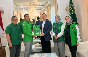 Diserahkan Langsung Oleh Mardiono, Aditya Pontoh Terima SK Ketua DPW PPP Sulut